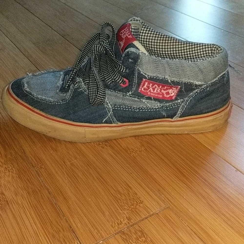 Vans Half Cab. Limited edition of 500. Like new.